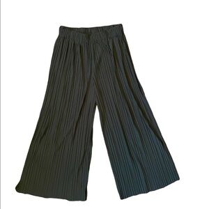 Womens one size black Pleated Pants flare bottoms gauchos